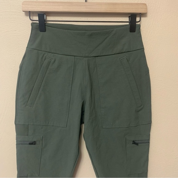 Athleta Headlands Hybrid Cargo Pants Size 4 Tall Olive Green Gray Flawed - Picture 3 of 15